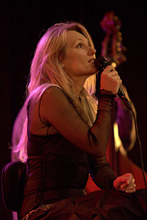 Emmanuelle Barbier, Chanteuse